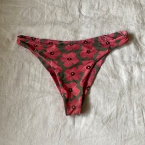 Hau bottoms